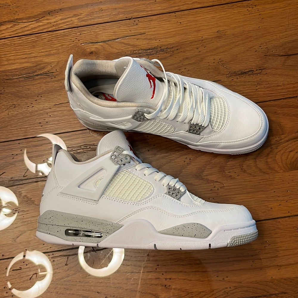 Jordan 4 white Oreo size 11 slightly used with original box